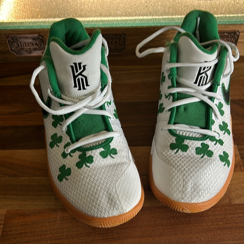 Nike Kyrie Flytrap 2 size 7.5 atletic shoes